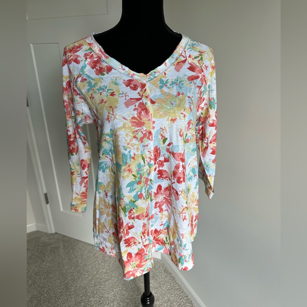 Women’s Christopher & Banks 3/4 Sleeve V-Neck Printed Top - Picture 1 of 4